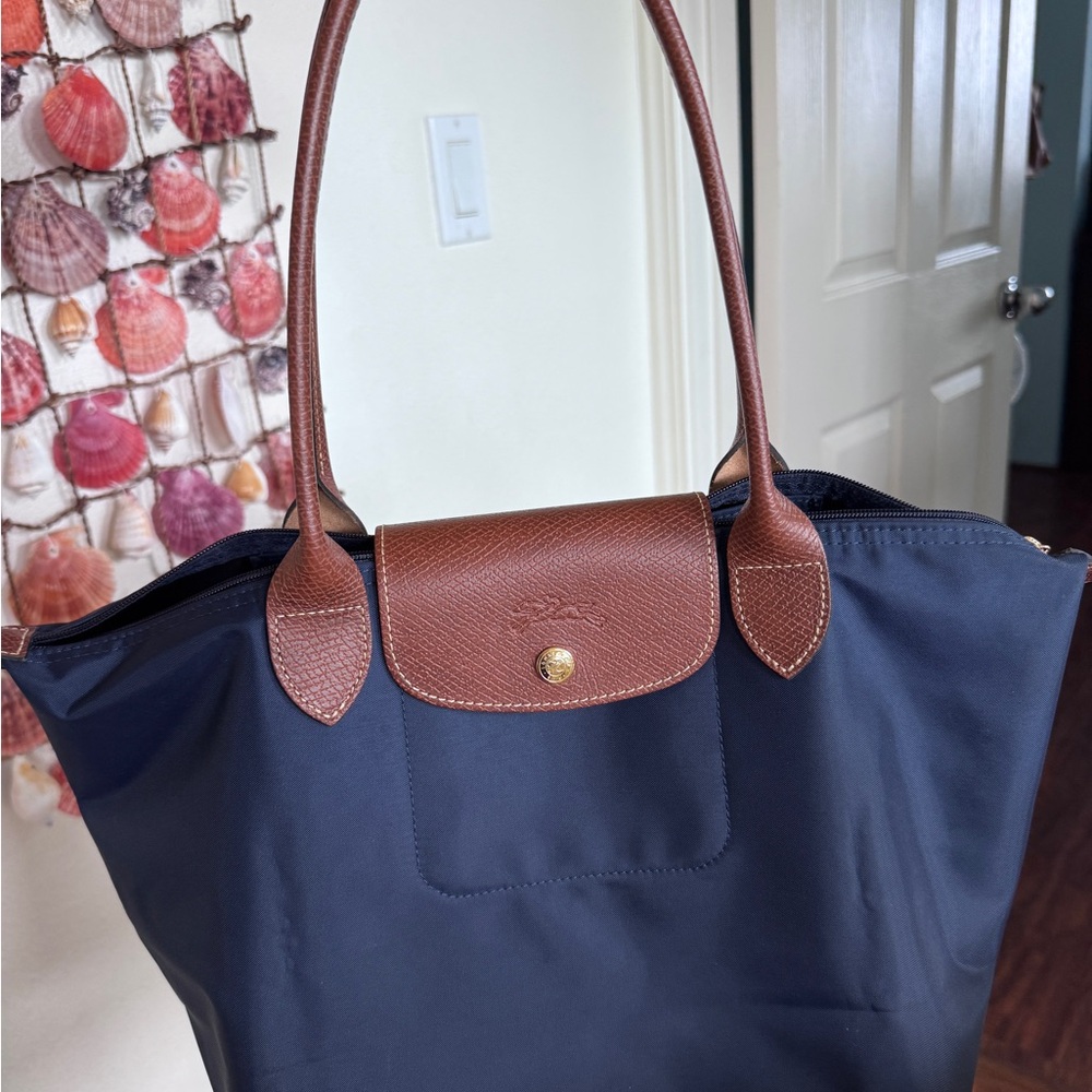Medium Le Pliage Nylon Shoulder Tote in Navy Blue - Picture 4 of 16